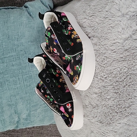 Ground Up Official Nintendo Super Mario Shoes - Picture 4 of 15